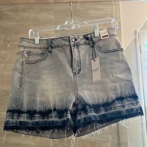 Judy blue mid rise denim shorts